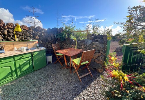 Eco-Cabaña Retreat in Lanzarote's unique countryside: Off-Grid Peace & Comfort