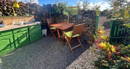 Eco-Cabaña Retreat in Lanzarote's unique countryside: Off-Grid Peace & Comfort