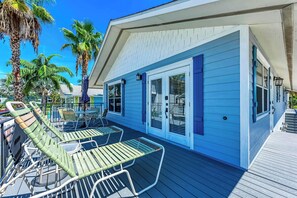 Terrace/patio - Steps to Manatee Beach, Pool, and Private Sun Deck (Holmes Beach)