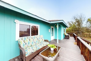 Terrace/patio - Countryside Charmer w/ Fire Pit in Washington! (Washington)