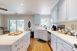 Fridge, microwave, stovetop, dishwasher - 1 Mi to Lake Tulloch: Home w/ Patio Oasis & Pool (Copperopolis)