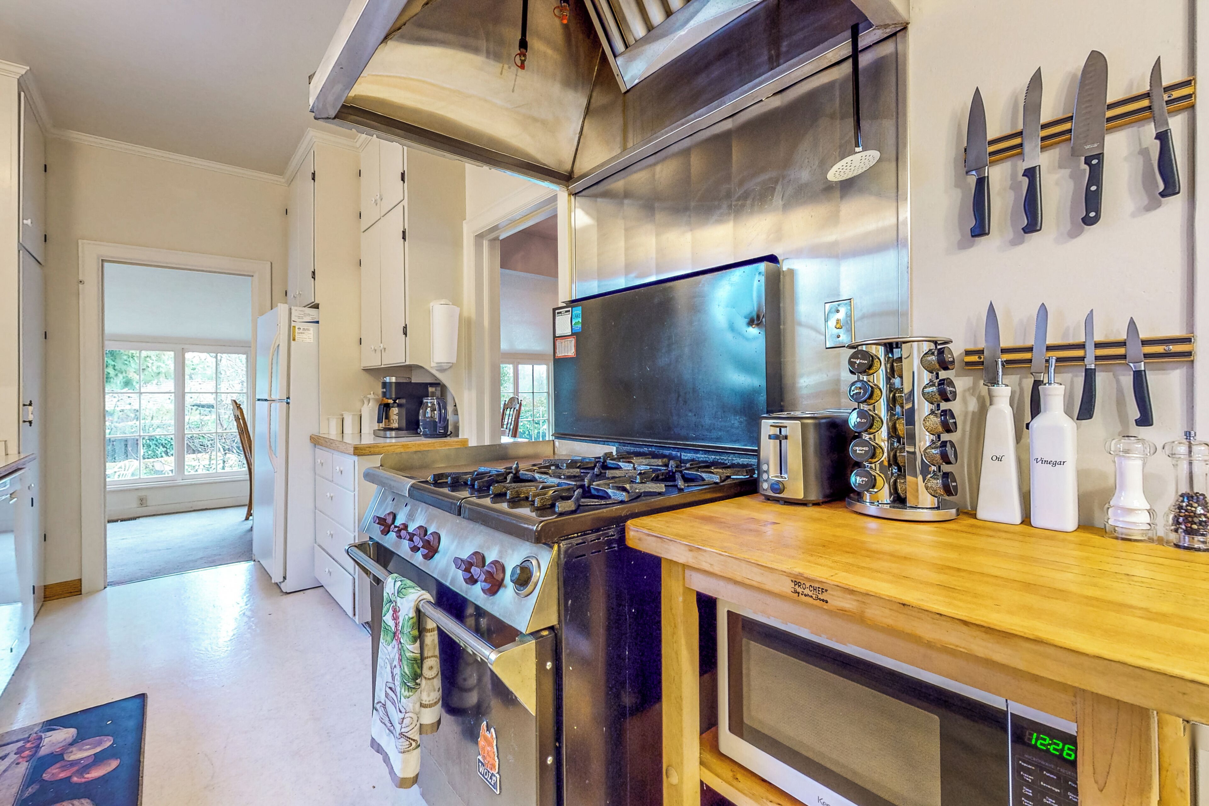 Kühlschrank, Mikrowelle, Herdplatte, Geschirrspüler