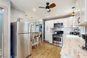 冷蔵庫、電子レンジ、コンロ、食器洗い機