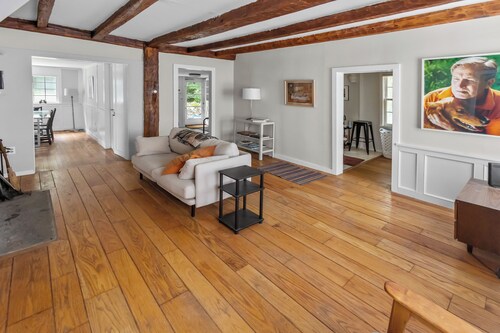 Artistic Forest Cabin • Pet-Friendly • Cozy 3BR Escape