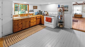 Micro-ondes, four, plaque de cuisson