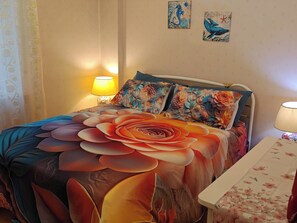 Una scrivania, ferro/asse da stiro, Wi-Fi gratuito, lenzuola