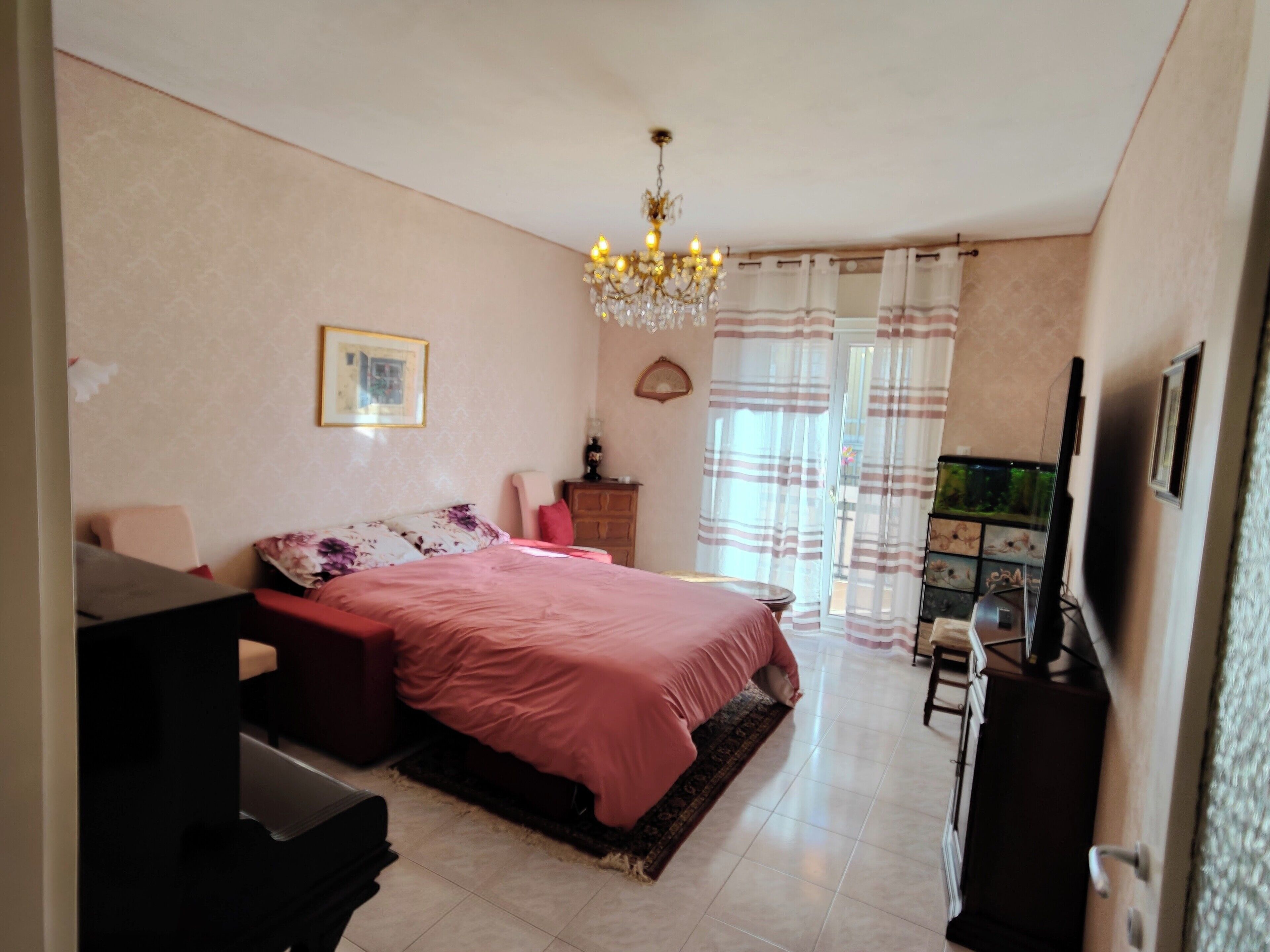 2 Schlafzimmer, Schreibtisch, Bügeleisen/Bügelbrett, kostenloses WLAN