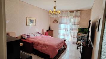 2 Schlafzimmer, Schreibtisch, Bügeleisen/Bügelbrett, kostenloses WLAN