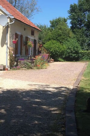 Property grounds - Charming B&B in the heart of the Morvan near Saulieu, nature guaranteed (Montlay-en-Auxois)