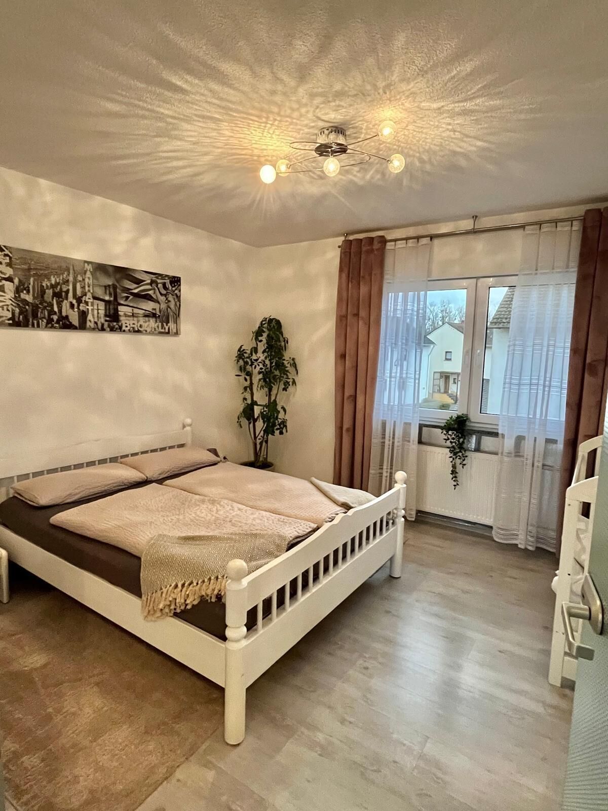 Fer et planche à repasser, lit parapluie, Wi-Fi, draps fournis