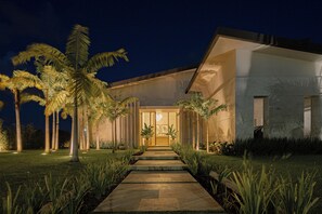Exterior - Villa Ametista a Golfer's Dream 5-BD villa in front to Punta Espada Golf Course (Punta Cana)