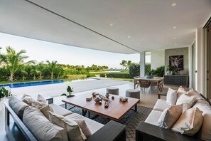 Outdoor dining - Villa Ametista a Golfer's Dream 5-BD villa in front to Punta Espada Golf Course (Punta Cana)