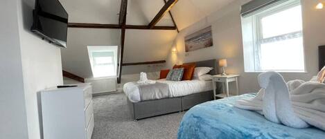 Habitació familiar, vistes al mar | Wifi gratuïta