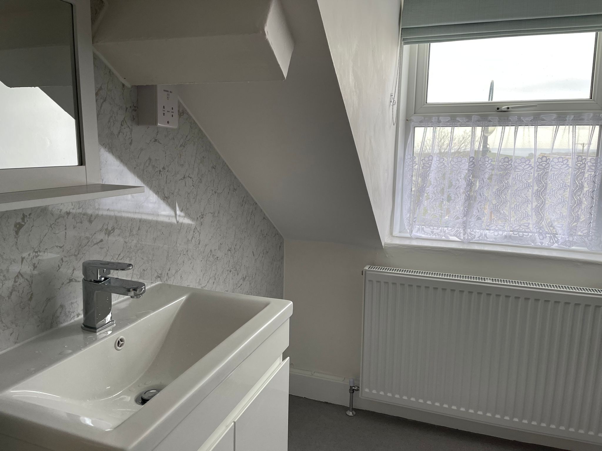 Habitación doble estándar | Baño | Regadera, amenidades de baño gratuitas, secadora de cabello, toallas 