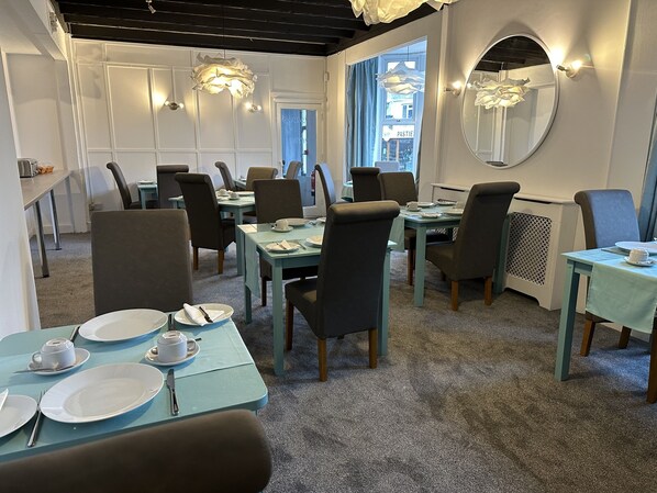 Free daily buffet breakfast - Tintagel Arms Bed and Breakfast (Tintagel)