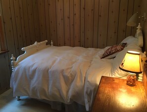 5 bedrooms, iron/ironing board, WiFi - FANCY FREE ISLAND! Private island paradise, picture perfect Victorian cottage! (Portland)