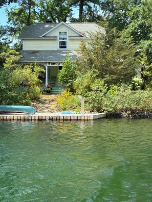 Exterior - FANCY FREE ISLAND! Private island paradise, picture perfect Victorian cottage! (Portland)