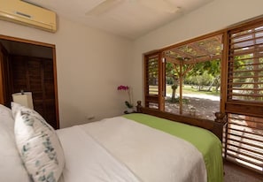 4 bedrooms, free WiFi - Coquina - 4BR beach front villa, Great Bay, Treasure Beach,w/ Pickleball crt (Treasure Beach)