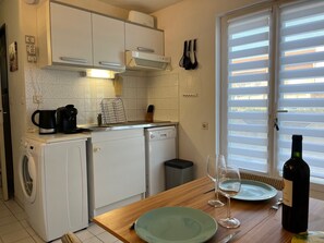 Refrigerador, microondas, parrilla de estufa y lavavajillas 