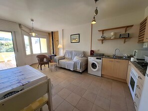 Interior - Comfy Apartment Grifeu 150m Beach (Llançà)