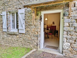 Exterior detail - Charming Stone Cottage for 2 with Wood Stove and Wifi (Louverné)