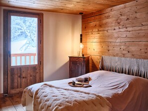 5 bedrooms, free WiFi, bed sheets - Spacious chalet in Grand-Bornand with parking and pets allowed (Le Grand-Bornand)