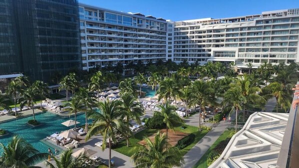 6 من حمّامات السباحة الخارجية