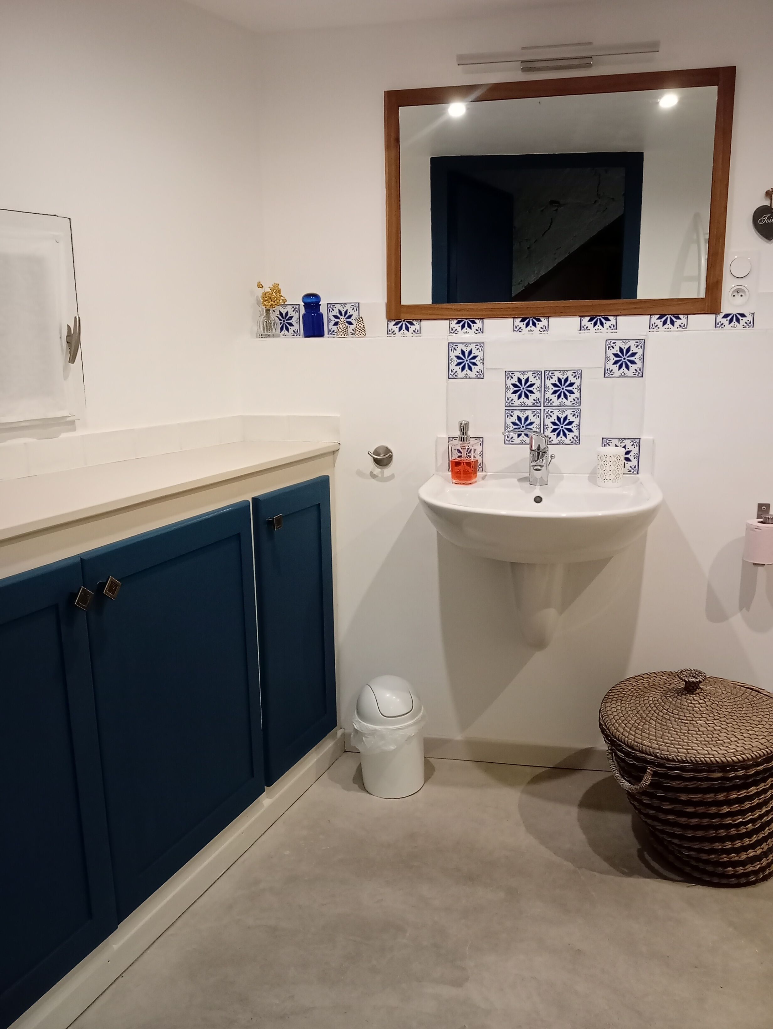 毛巾、肥皂、卫生纸