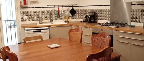 Mikroaaltouuni, uuni, liesi, astianpesukone