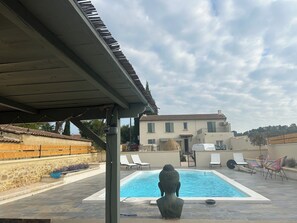 Pool - Petit Mas at Arlett next to vineyards (Châteauneuf-du-Pape)