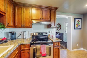 Fridge, microwave, stovetop, dishwasher