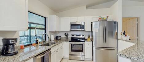 Refrigerador, microondas, parrilla de estufa y lavavajillas