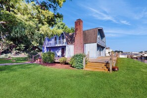 Exterior - 5BR waterfront House w/ Private heated Pool & Dock (Merry Hill)