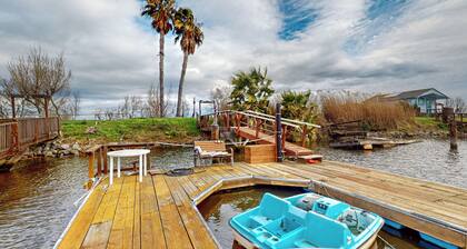 3BR Dog-Friendly Home Near River w/ Fire Pit