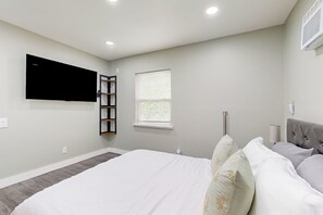 3 bedrooms, Internet, bed sheets, wheelchair access