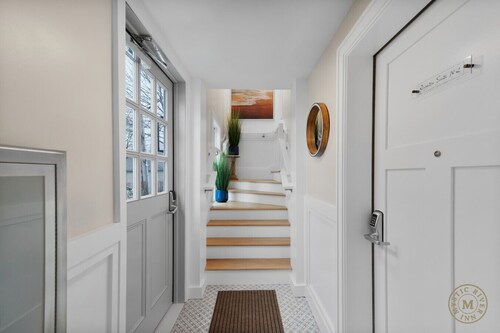 Historic `Regatta Suite` on Captains Row – Walk to Restaurants