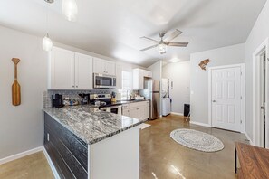 Fridge, microwave, stovetop, dishwasher