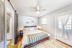 2 bedrooms, iron/ironing board, travel crib, internet
