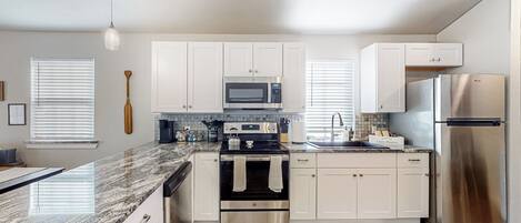 Coffee/tea maker, fridge, microwave, stovetop