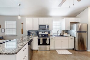 Fridge, microwave, stovetop, dishwasher