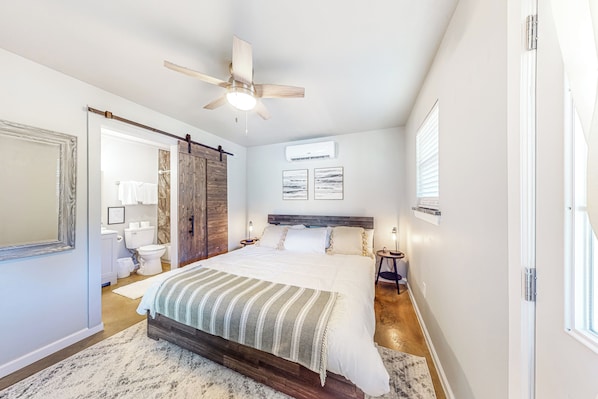 2 bedrooms, iron/ironing board, travel crib, internet