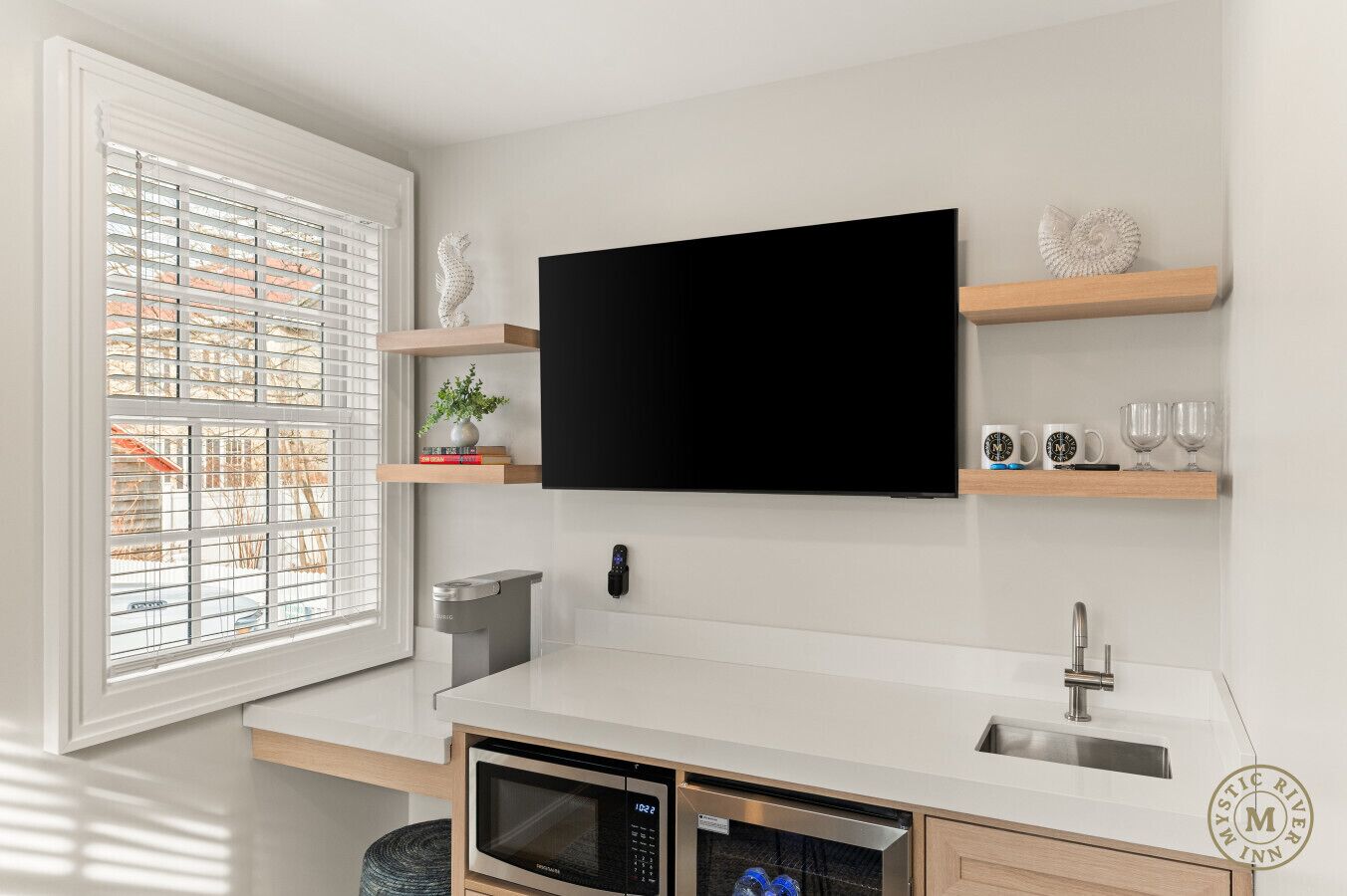 Mikrovågsugn och kaffe- och tebryggare