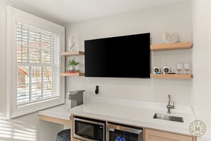 Mikrovågsugn och kaffe- och tebryggare