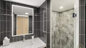 Hårtork och handdukar