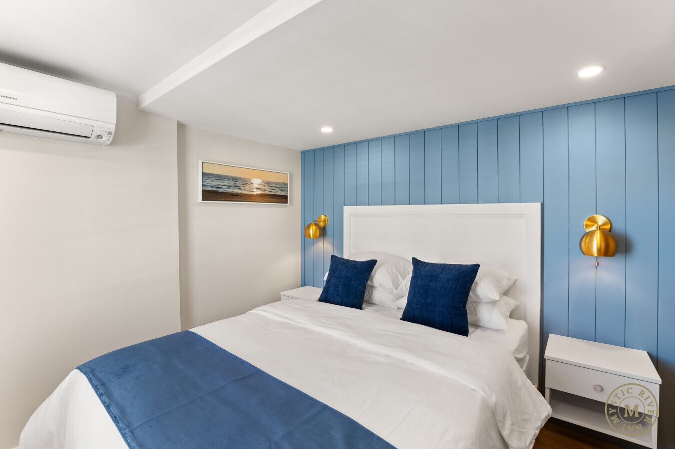 Skrivbord, strykjärn/strykbräda, resesäng och wi-fi