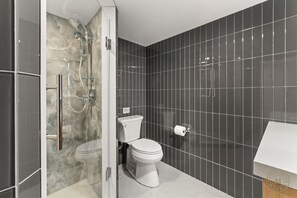 Hårtork och handdukar