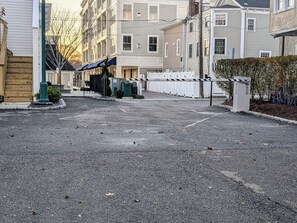 Property grounds - Schooner Suite 203 · walk Mystic-Train/Downtown · aquarium (Groton)