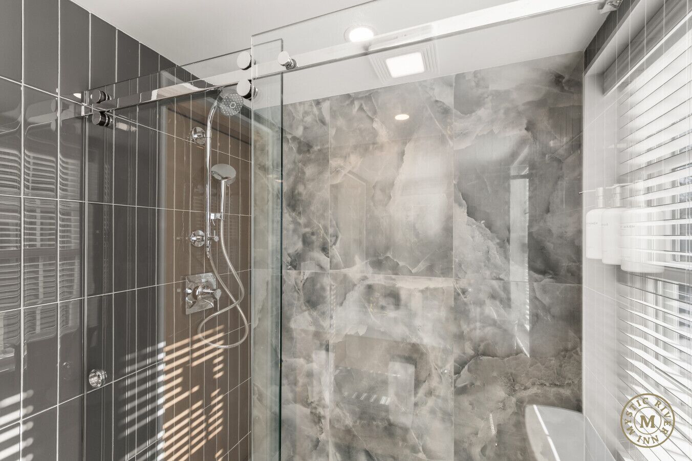 Hårtørrer, håndklæder