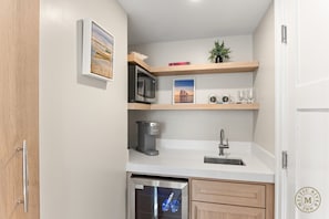 Micro-ondas, cafeteira/chaleira