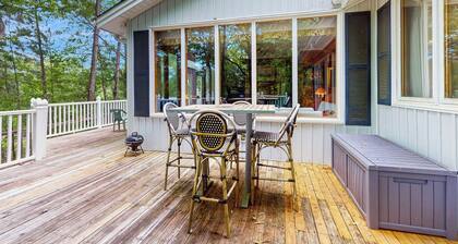Deck & Private Dock! Waccamaw River Retreat